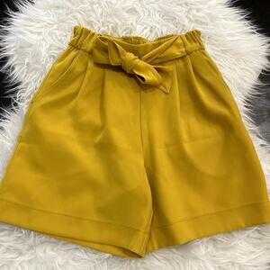 Lululemon Noir Short 5.5" Honeycomb Yellow Women's Size 2